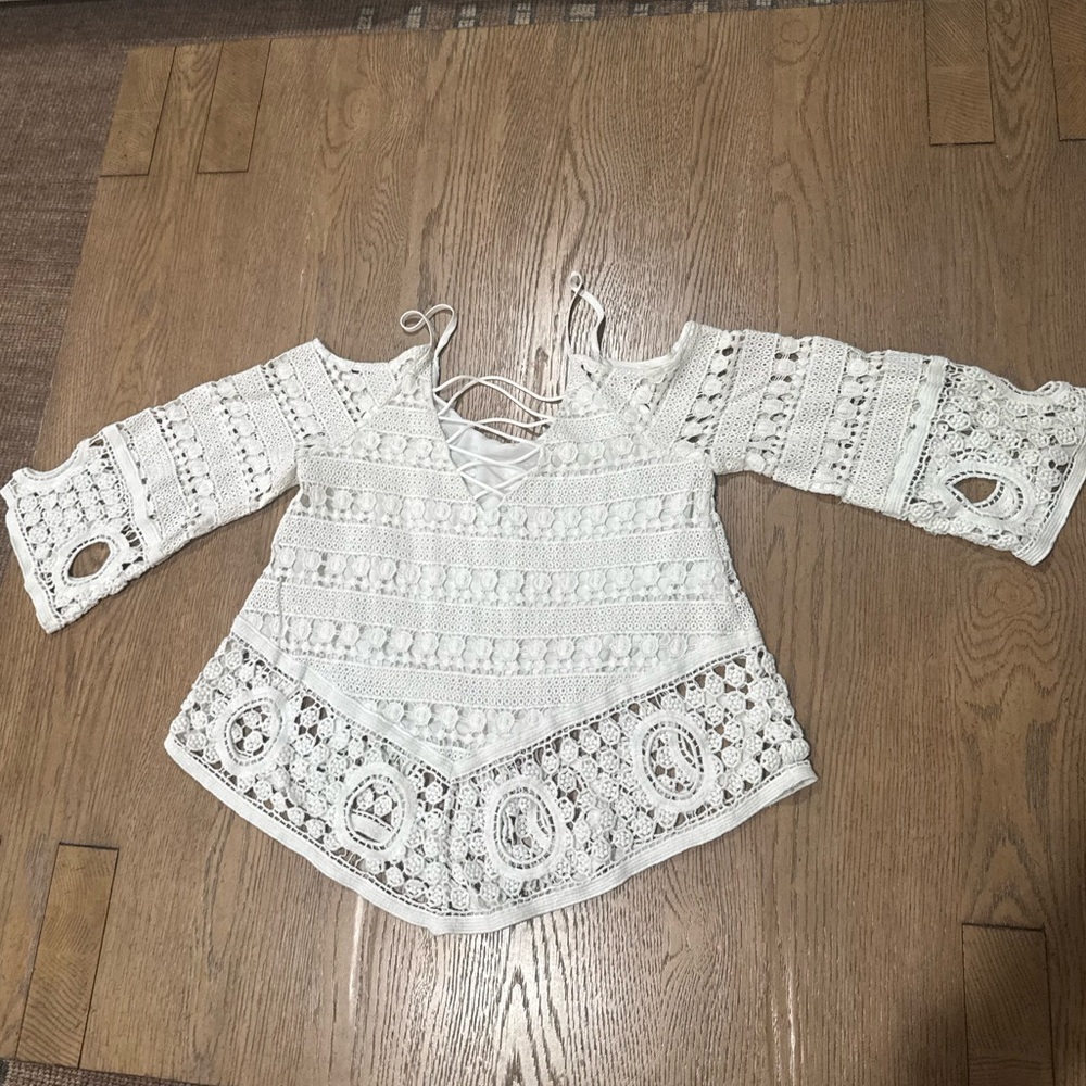 SUGAR + LIPS White Boho Crochet Lace Bell Sleeve Top (Style T7103) Medium - Picture 7 of 9